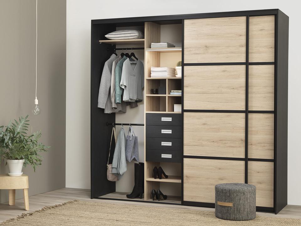 Garderoben er finest når den er laget spesielt for plassen den står på